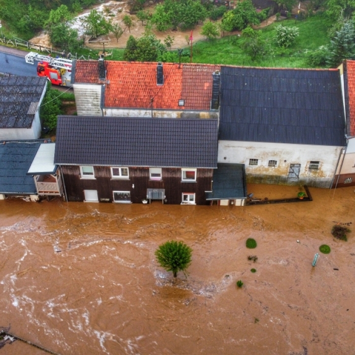Alarmstufe Rot! Ganzes Dorf unter Wasser nach Gewitter-Wahnsinn