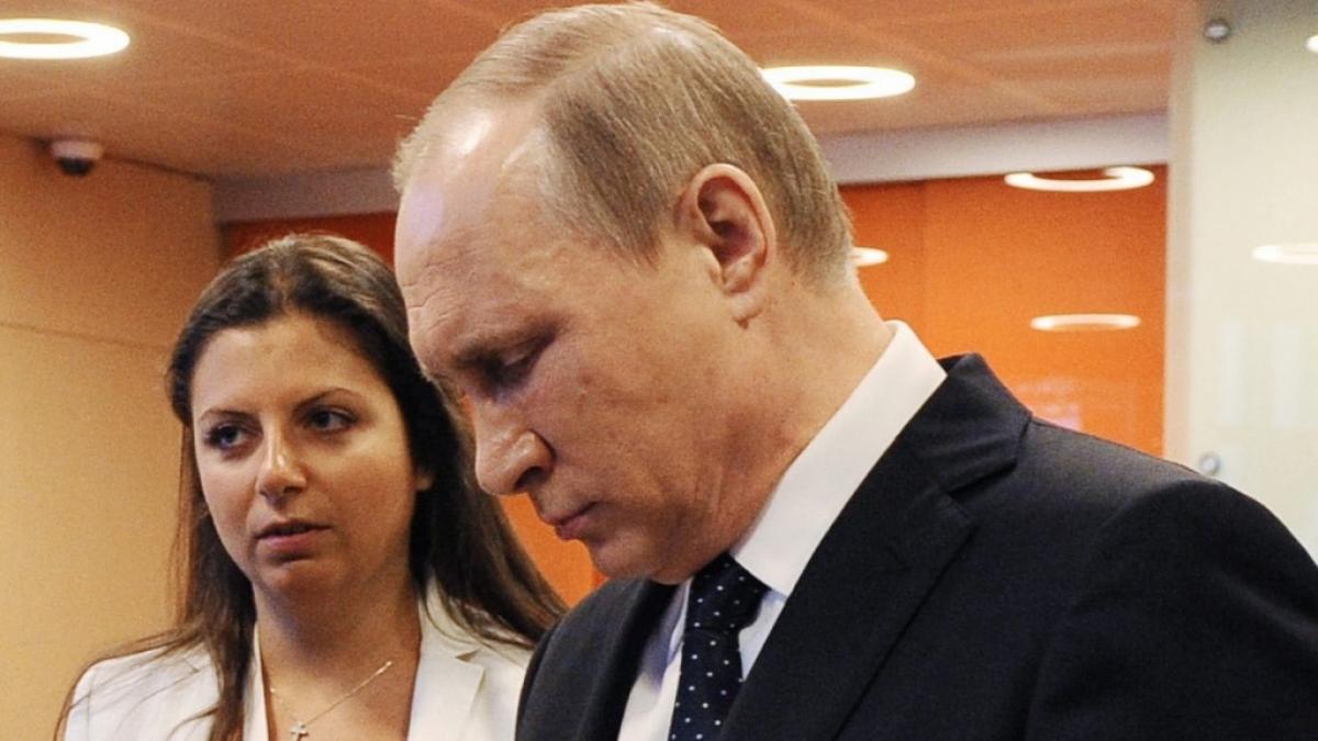 RT-Chefin Margarita Simonjan (hier 2016 neben Wladimir Putin) droht dem Westen mit einer thermonuklearen Explosion. (Foto)