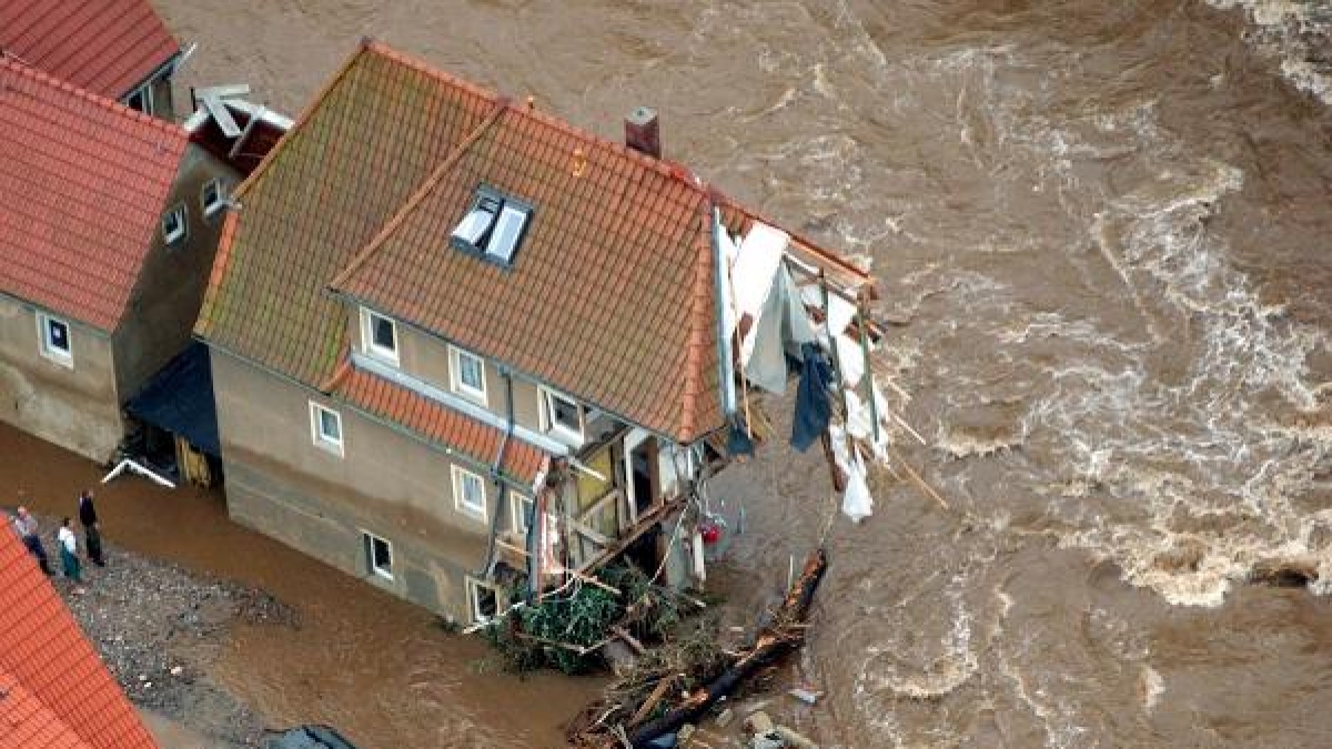 Die Behörden klassifizieren Hochwasser nach ihrer Wahrscheinlichkeit: Das Elbe-Hochwasser im Jahr 2002 gilt als Jahrhunderthochwasser. Statistisch könnte eine solche Flut also bereits in 90 Jahren wieder passieren. (Foto)