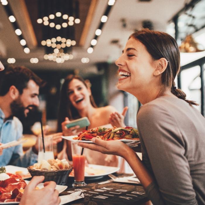 Bald Restaurants nur für Geimpfte? DAS sagt das Gesetz