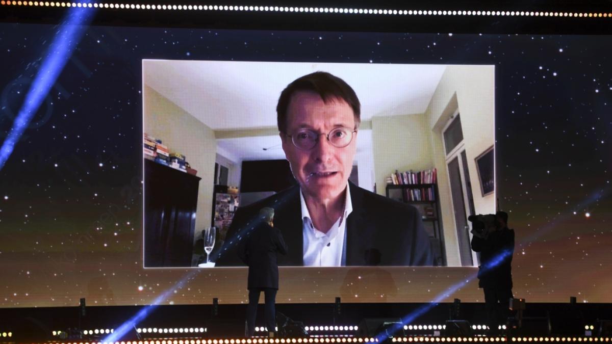Karl Lauterbach (SPD), Bundesminister f&uuml;r Gesundheit, ist bei der Silvestersendung des ZDF am Brandenburger Tor per Video zugeschaltet. (Foto)