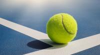 Ein Tennisball im Handgepäck kann Sie vor fiesen Rückenschmerzen und Versteifungen bewahren.