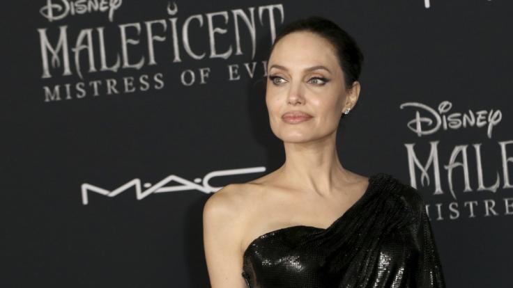 Angelina Jolie ließ die Hüllen fallen.