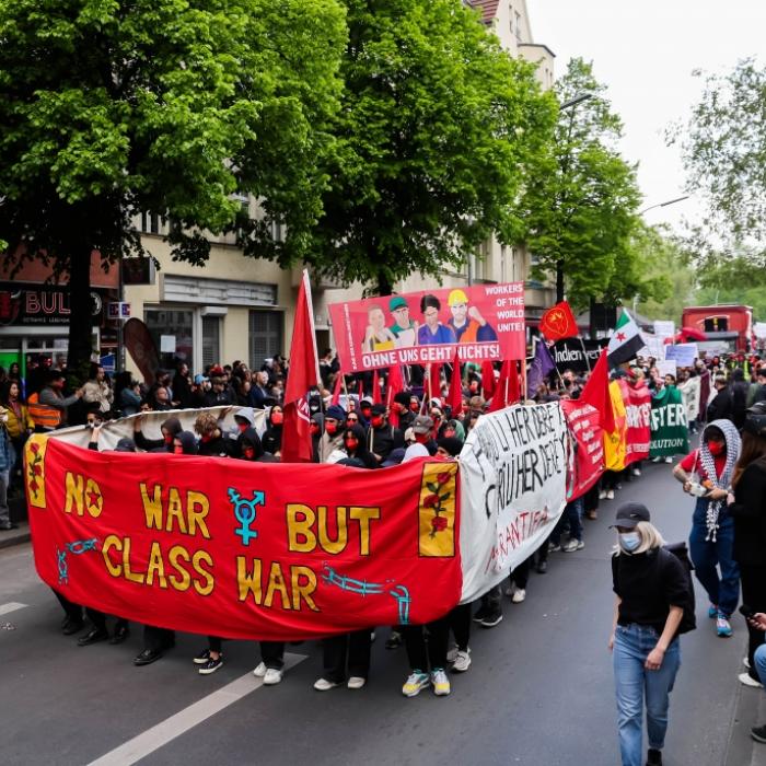 Flaschenwürfe auf Polizei! 6.300 Polizisten bereiten sich auf Krawalle vor