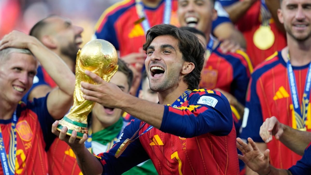 Ferran Torres wurde durch seinen Siegtreffer im WM-Finale zum Helden Spaniens. (Foto)