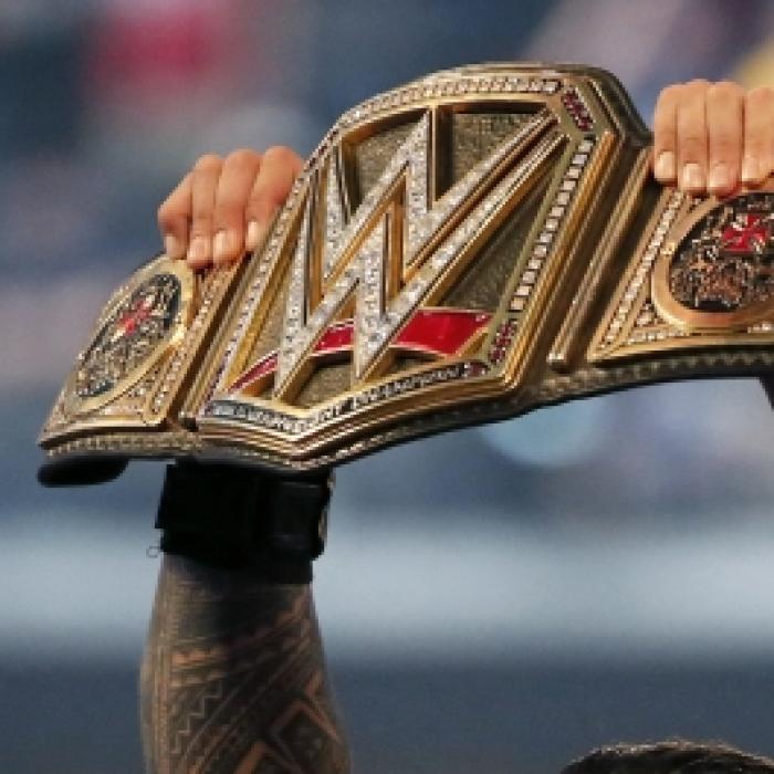 Als Wiederholung sehen: Roman Reigns erledigt Logan Paul