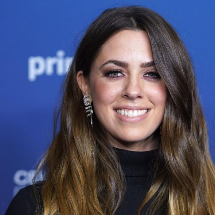 Hier heizt die Sängerin den Fans als California Girl ein