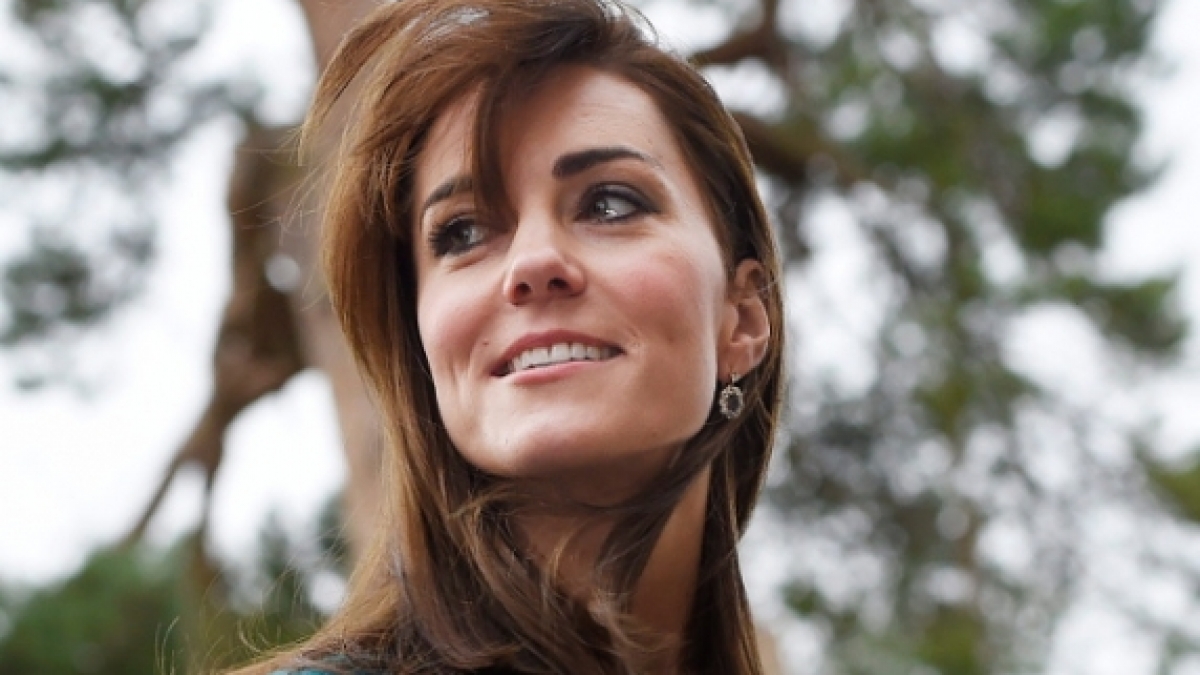 Herzogin Kate lie&szlig; nun offenbar den Verkauf der Billig-Kopien ihres royalen Verlobungsrings verbieten. (Foto)