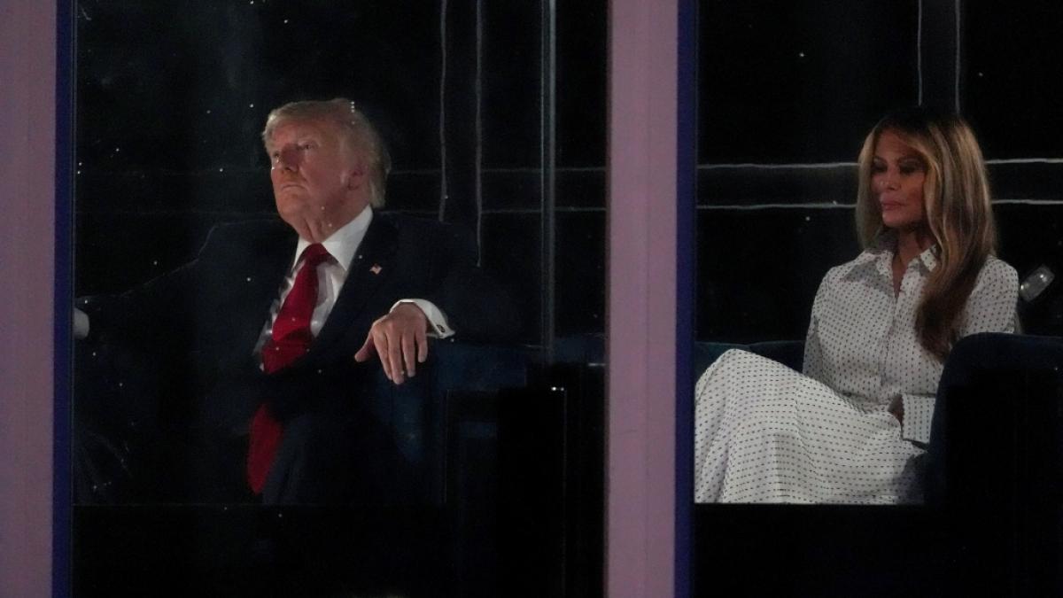 Ist Donald Trump beim Feuerwerk anl&auml;sslich des 250. Unabh&auml;ngigkeitstages eingeschlafen? (Foto)