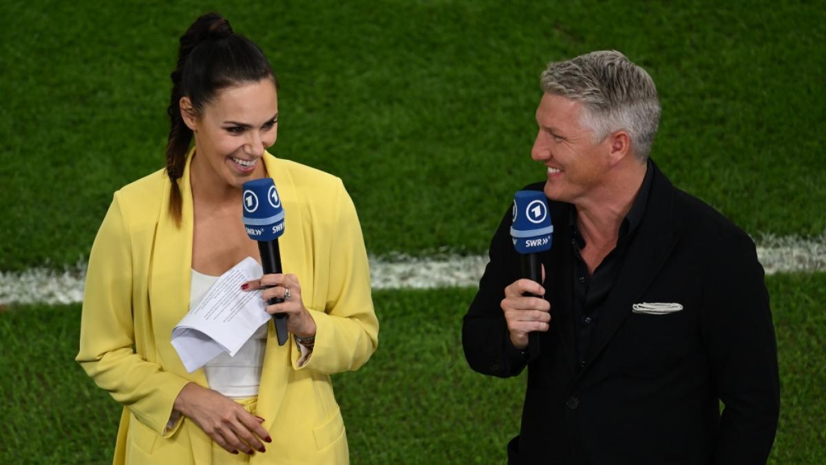 Sebastian Schweinsteiger &uuml;berraschte Moderatorin&nbsp;Esther Sedlaczek beim WM-Halbspiel zwischen England und Argentinien mit einem Kompliment. (Foto)