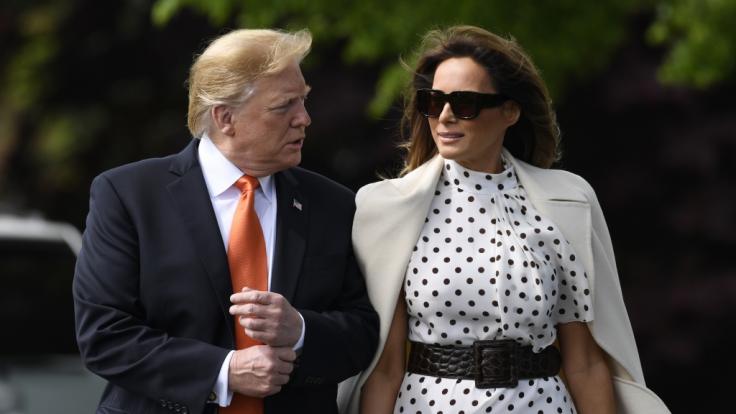 Sehen wir hier nicht die echte Melania Trump sondern eine Doppelgängerin?