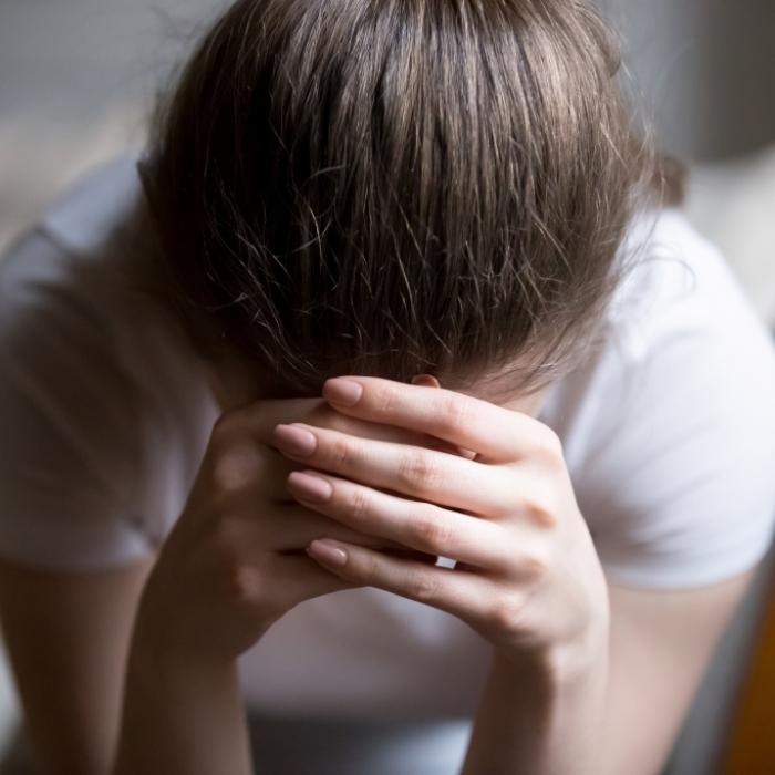 Unter Drogen gesetzt! 10 Männer vergewaltigen 15-jährige Mädchen