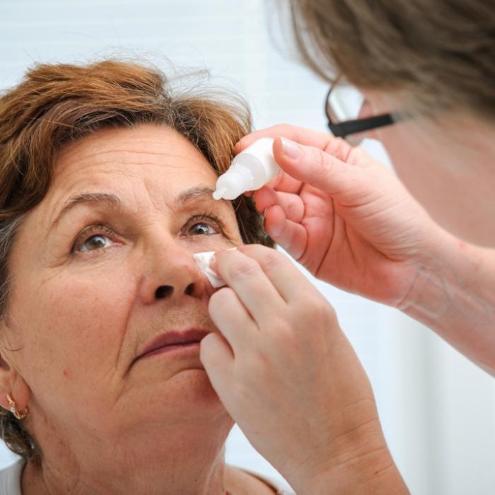 Es sollte wie ein Suizid aussehen! Seniorin mit Augentropfen vergiftet