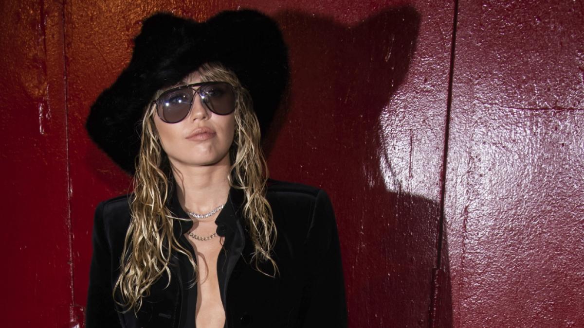 Miley Cyrus wirbt in Dessous f&uuml;r ein Designer-Parf&uuml;m. (Foto)