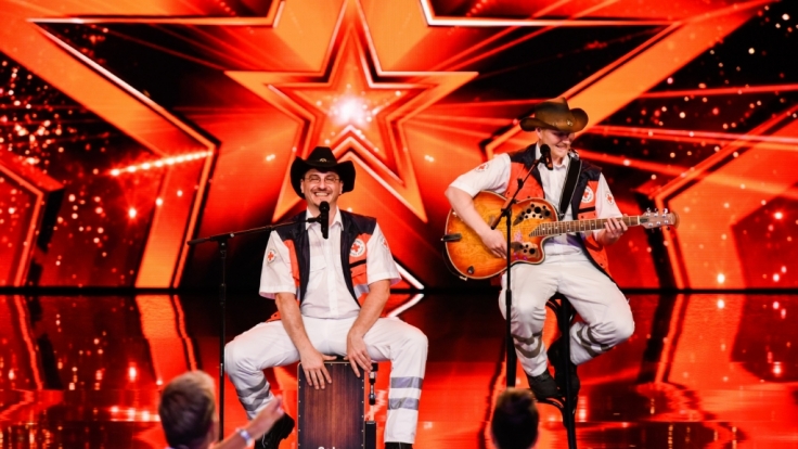 Das Musikergespann Manne (l.) und Mohli (r.) aus Walddorfhäslach zeigt der Jury bei