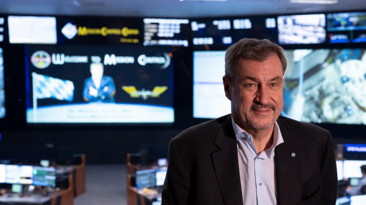 Markus S&ouml;der (CSU), Ministerpr&auml;sident von Bayern, besichtigt im Lyndon B. Johnson Space Center das Christopher C. Kraft Mission Control Center (MCC). (Foto)