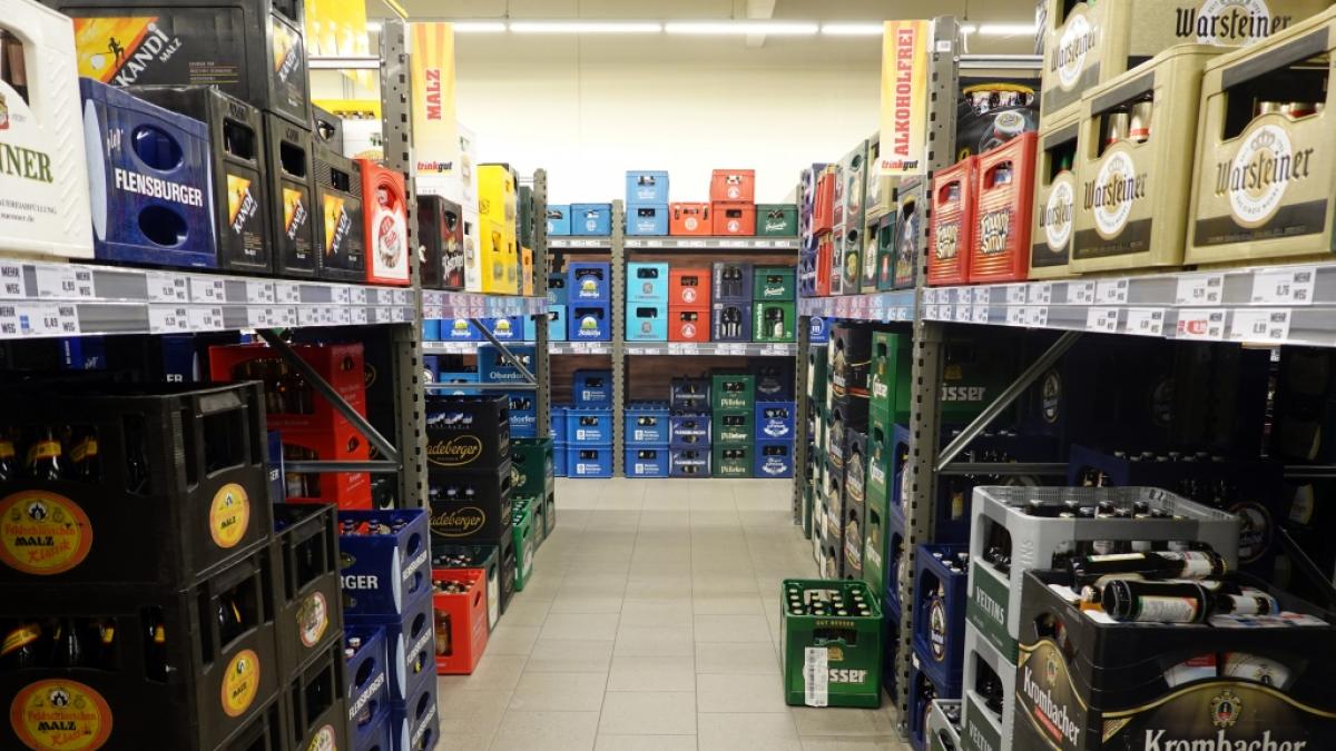 Edeka nimmt mehrere Biermarken aus dem Sortiment. (Foto)