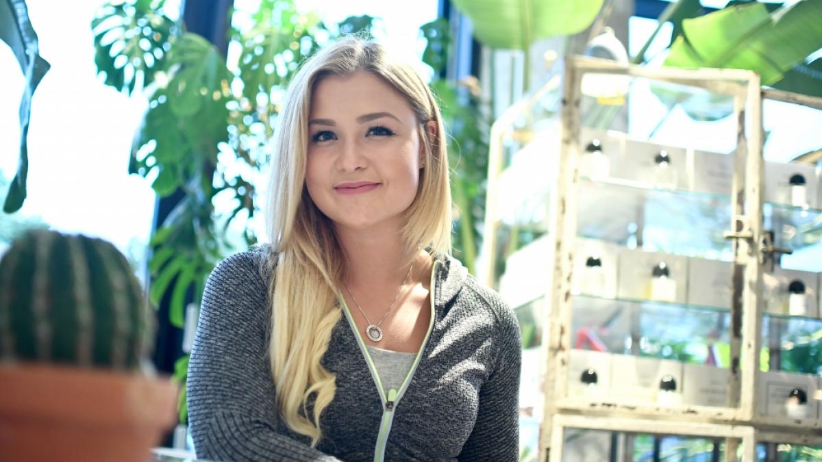 Influencerin Sophia Thiel gibt nur im Bikini einen Reality-Check auf Instagram. (Foto)