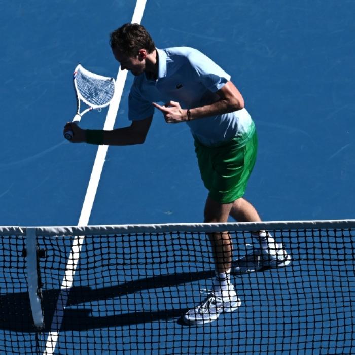 Tennis-Superstar Medwedew zertrümmert Kamera in epischem Wutanfall