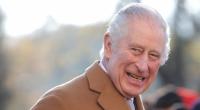 König Charles macht Kopfstand am liebsten in Unterhose.