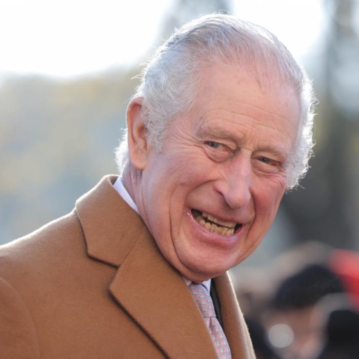 Charles entsetzt mit peinlichem Unterhosen-Auftritt