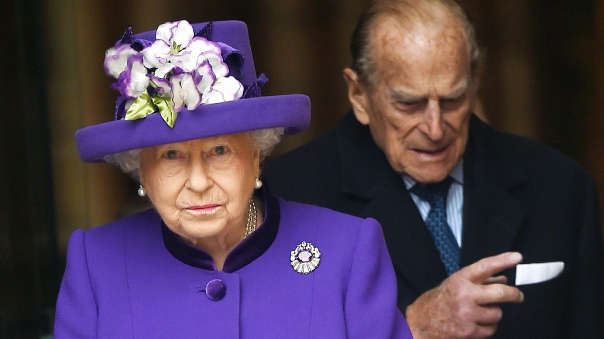 Queen Elizabeth II. und Prinz Philip sind seit &uuml;ber 70 Jahren miteinander verheiratet - doch offenbar lebt das Paar mittlerweile in getrennten Wohnungen. (Foto)
