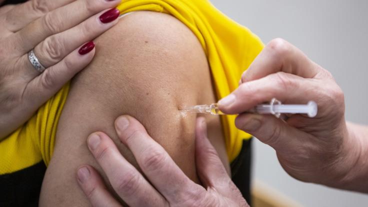 Haben Menschen nach einer Grippeschutzimpfung wirklich ein höheres Risiko, sich mit dem Coronavirus anzustecken?