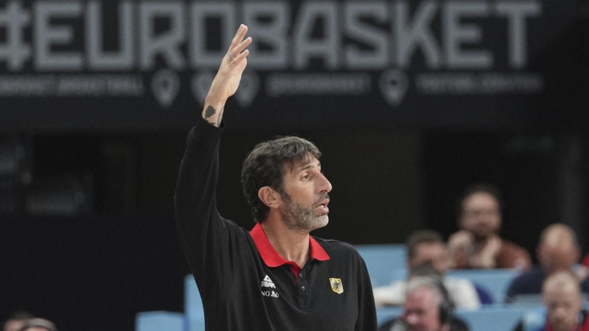 Der Spanier Alex Mumbru ist seit August 2024 Trainer der deutschen Basketball-Nationalmannschaft. (Foto)