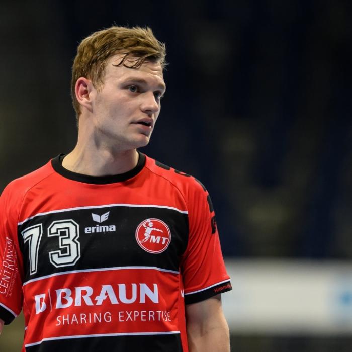 Sie geben dem Handballspieler jederzeit 