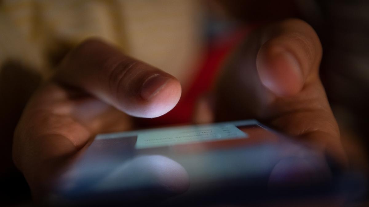 H&auml;ngen Sie pausenlos am Handy? Dann ist es Zeit f&uuml;r eine Pause. (Foto)