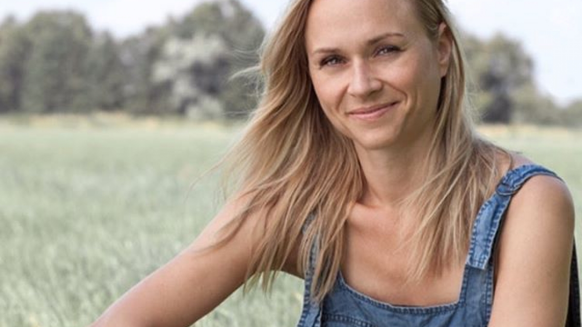 Annett Fleischer spielt bei "Hubert und Staller" die Polizistin Sonja Wirth. (Foto)