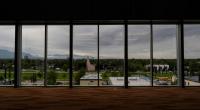 Blick durch die Glasfenster des Dena'ina Civic and Convention Center: In der Stadt Anchorage in Alaska sollte das Treffen zwischen Trump und Putin stattfinden.