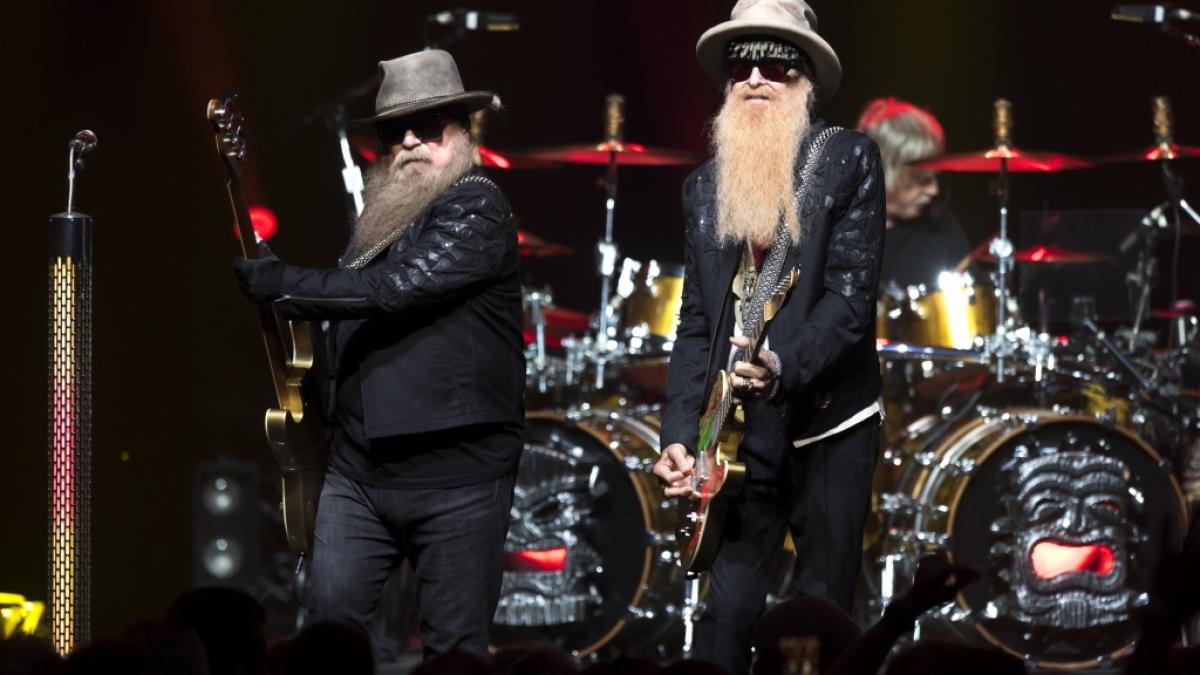 Bassist Dusty Hill (l.), hier mit seinem ZZ-Top-Kollegen Billy Gibbons, ist im Alter von 72 Jahren gestorben. (Foto)