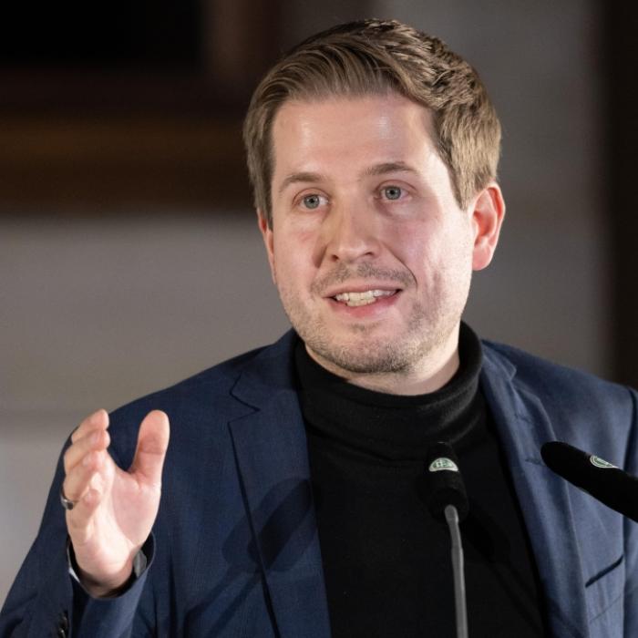 SPD-Mann hat ne buschige Lippe! Darüber lacht sich Twitter schlapp