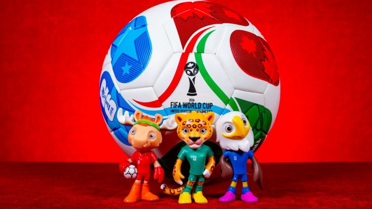 Der Spielball und die Maskottchen zur Fu&szlig;ball-WM 2026. (Foto)
