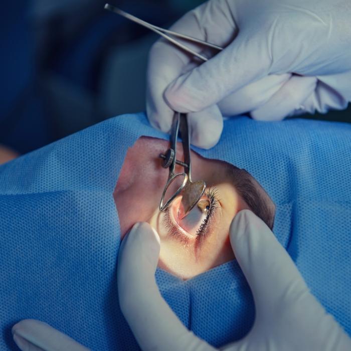 Mann nach Operation blind! Ärzte entfernen Patient gesundes Auge