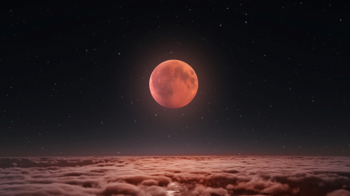 Im Juni 2022 leuchtet ein riesiger Erdbeermond am Himmel. (Foto)