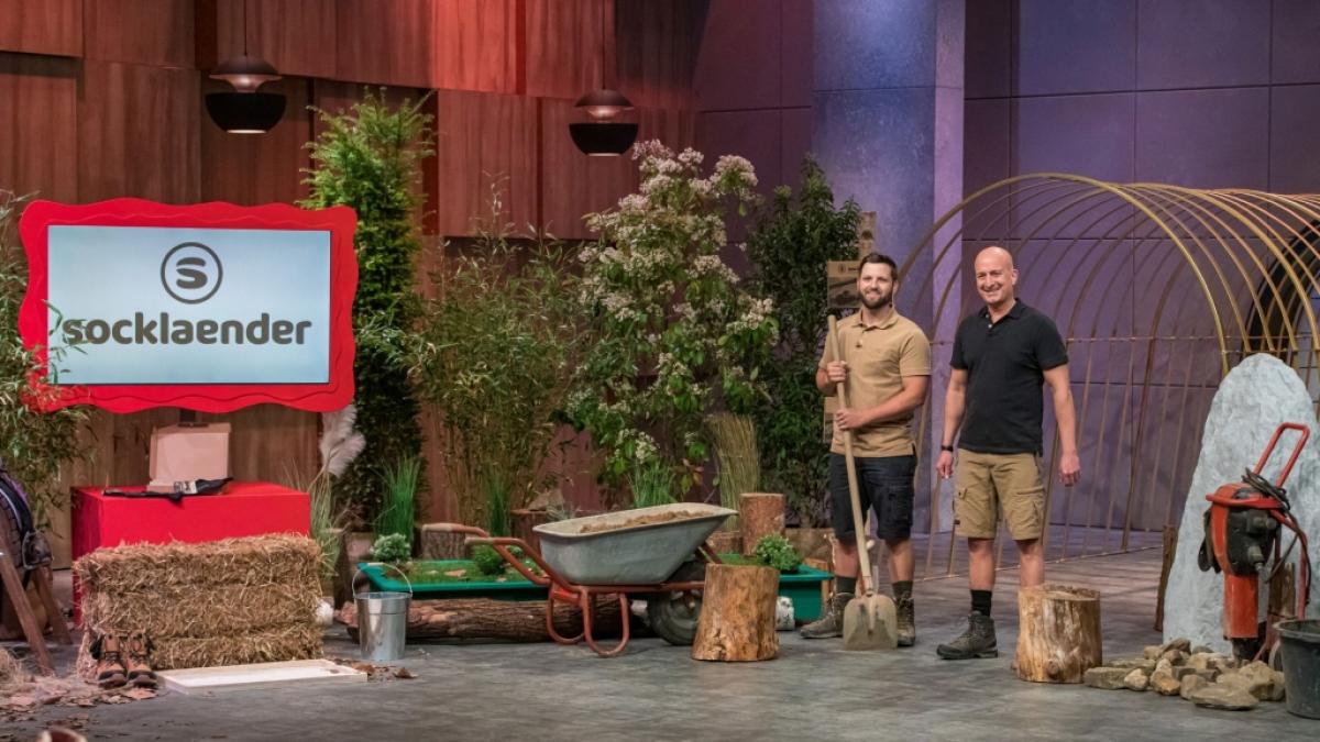 Tobias Ross und Nadim Ledschbor pr&auml;sentierten bei DHDL ihr Produkt socklaender. (Foto)