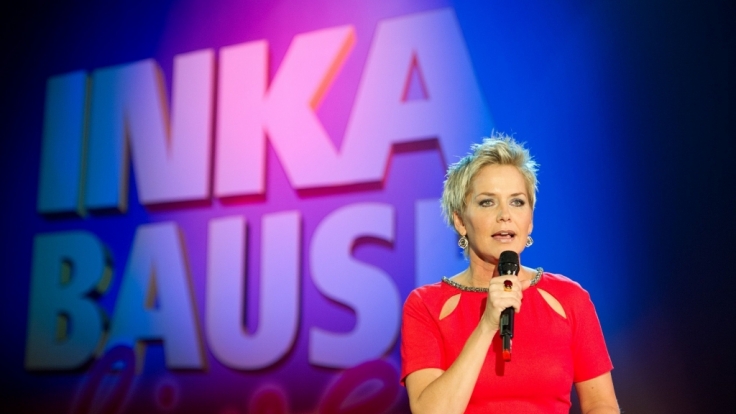 Die Moderatorin Inka Bause steht in ihrer MDR-Show