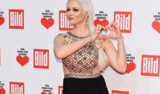 Daniela Katzenberger 2017 in Berlin bei der Spendengala 
