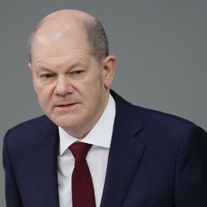Olaf Scholz verspricht 100 Milliarden Euro für die Bundeswehr!