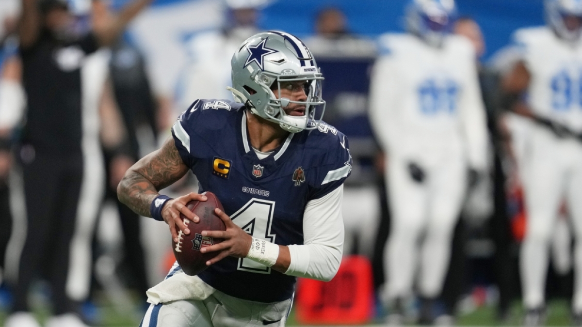 Dak Prescott von den Dallas Cowboys l&auml;uft den Ball, am 04.12.2025. (Symbolbild) (Foto)