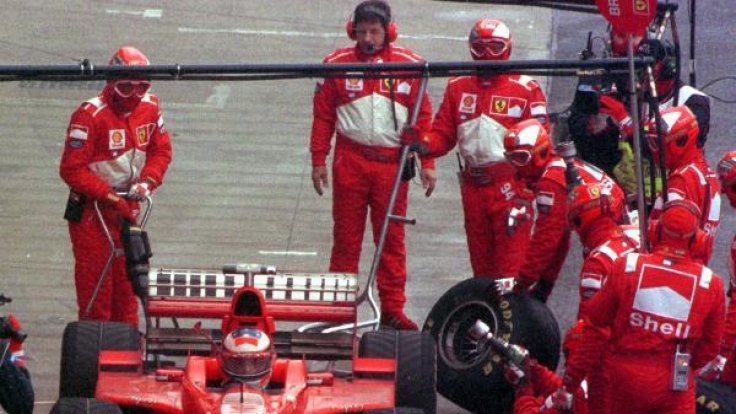 Michael Schumacher in der Boxengasse.