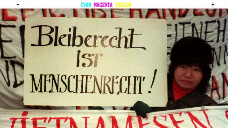 Nach dem Ende der DDR blieb vielen Ausländern nur die Abschiebung. Dagegen richtet sich diese Demonstration von Vietnamesen in Erfurt.