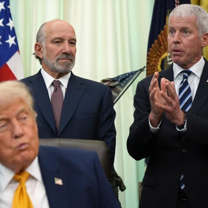 Minister fällt Trump öffentlich in den Rücken – droht ihm nun das Karriere-Ende?