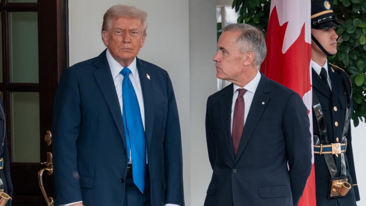 Donald Trump und Mark Carney (rechts) vor dem Wei&szlig;en Haus. (Foto)
