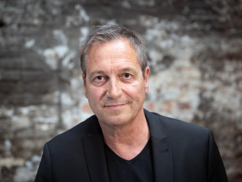 Dieter Nuhr: Femizid-Eklat, Klima-Witze und Rassismus-Vorwürfe - Kabarettist sorgt für Aufreger