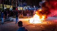 Bei einer Demonstration Hunderter Menschen gegen schärfere Corona-Maßnahmen ist es in der niederländischen Hafenstadt Rotterdam zu gewalttätigen Ausschreitungen gekommen.