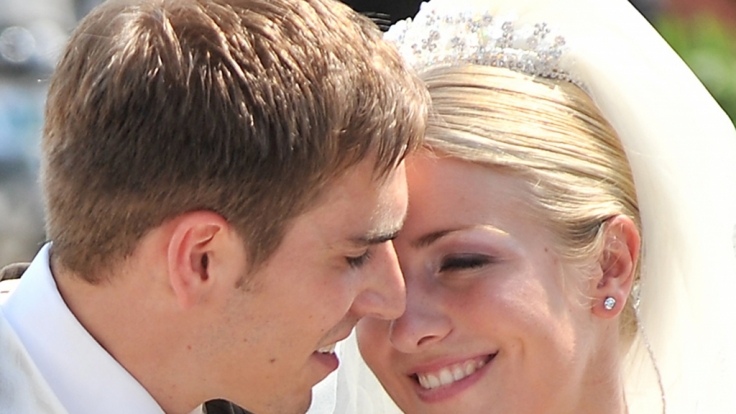 Seit sechs Jahren glücklich verheiratet: Philipp Lahm und Claudia nach der kirchlichen Trauung.