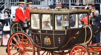 2019 kam Queen Elizabeth II. noch standesgemäß mit der Kutsche zu ihrer Geburtstagsparade 